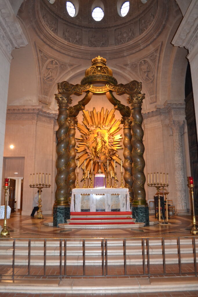 The main altar for the Carmel de Cristo Rey